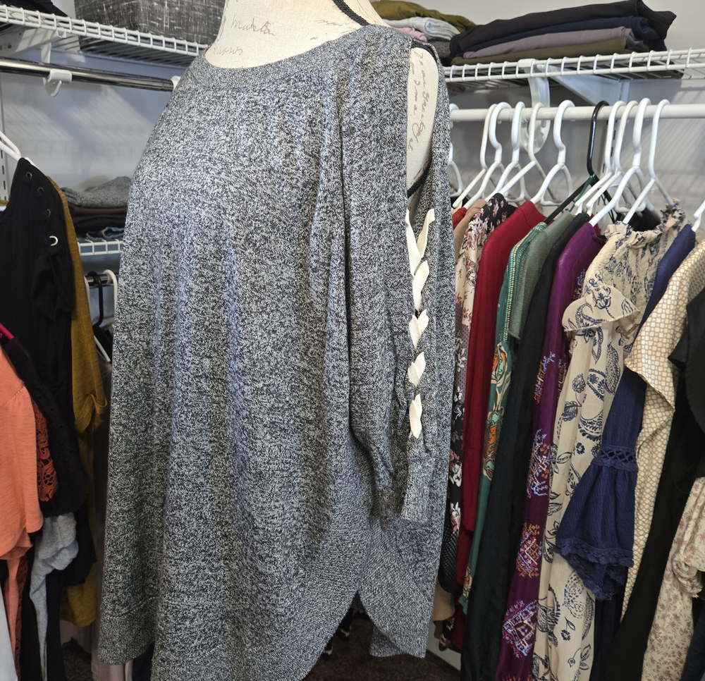 Soft Lightweight Gray Textured Knit Sweater With Open Sleeve